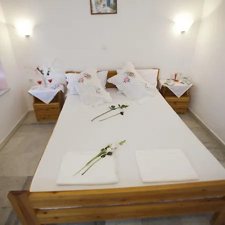 アパートホテル Something Else 2*